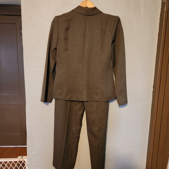 Danny & Nicole 2 Piece Pants Suit Size 6P Brown - Picture 12 of 12